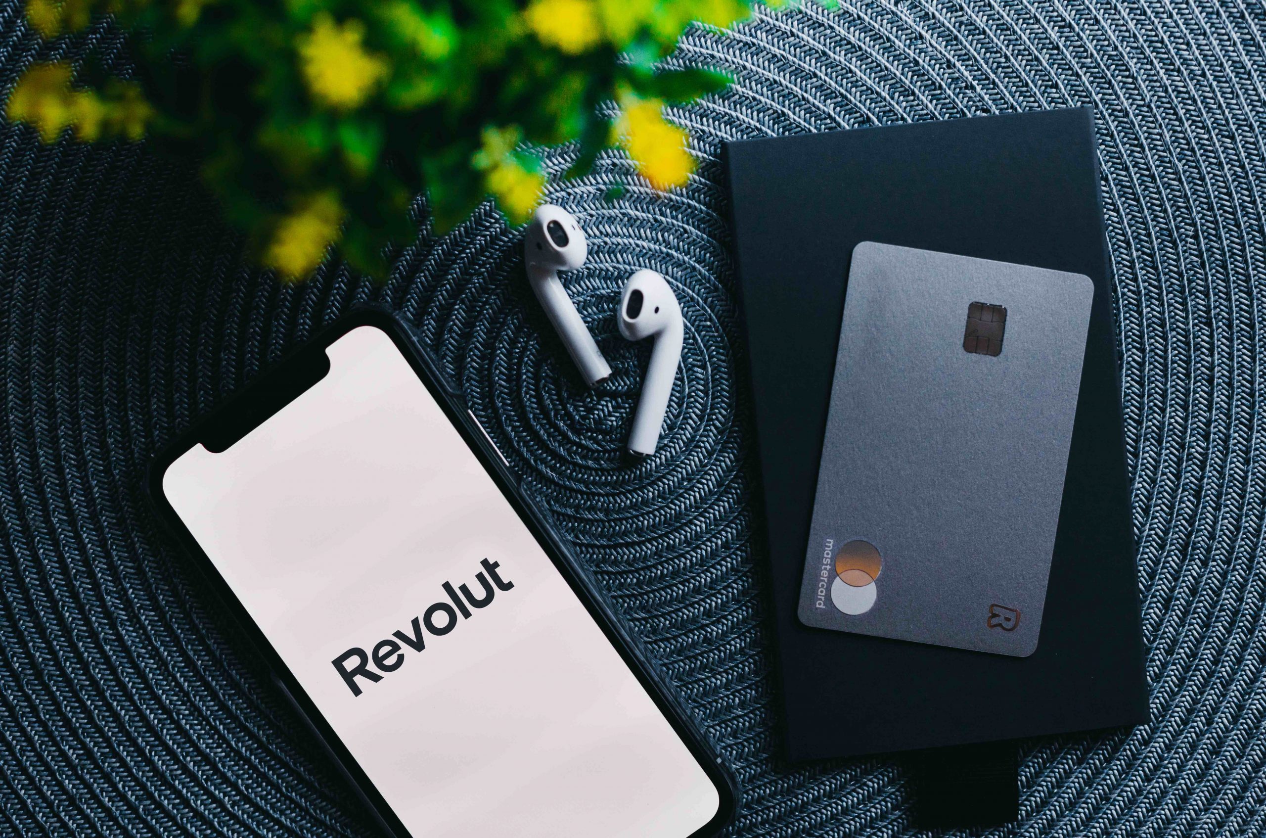 Revolut: Εικονική SIM για Κινητά. Το Σχέδιο της Εταιρείας για Δημιουργία ενός ‘Financial Super-App’