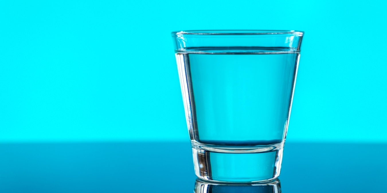 Ένα Ποτήρι Νερό με έκανε να Αναθεωρήσω τον Τρόπο που Αντιδρώ στη Ζωή